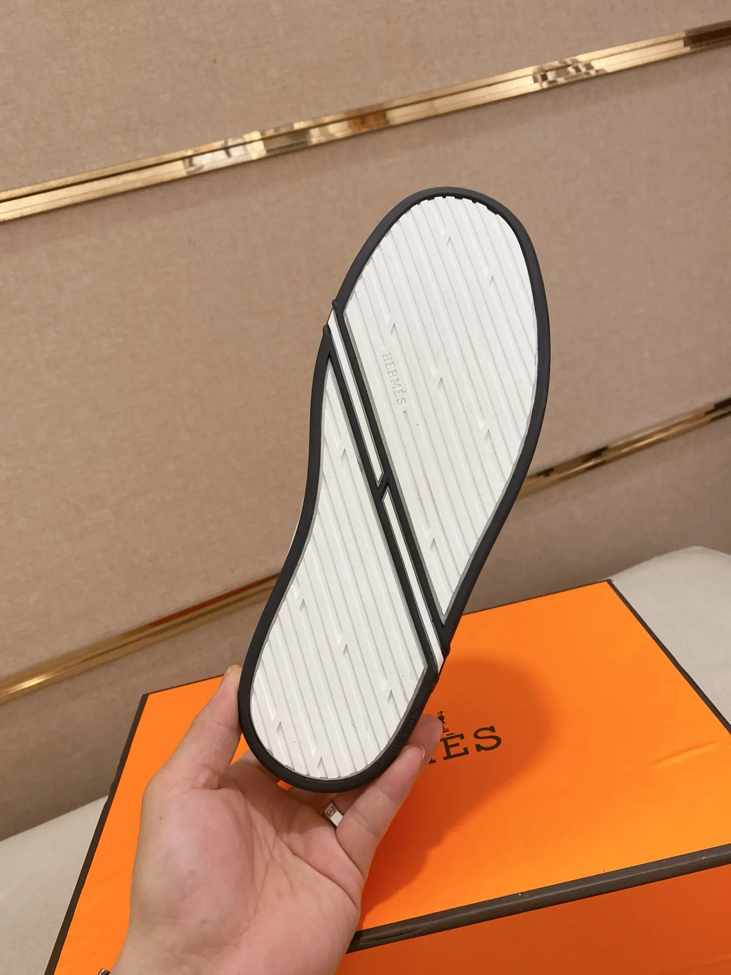 Men's clothing and shoes💰: 442💰《HERMES》【Classic original single version】Hermès; top 🔝purchase agent🔍🔍men's latest 🇺🇸 counter sales simultaneously, imported from Italy original ▲▲cowhide ▲▲ (high-end, nobility, class) ) Exquisite workmanship (Italian 🇮🇹 imported water-dyed 🐂 cowhide lining) sole: original sole provided by the original factory, ⚠️exclusive double-layer activity·TPR·rubber·combined molded outsole; super comfortable·wear-resistant·non-slip·environmental protection The real thing is more beautiful if you take the real thing (high quality, follow the order). You can enter and exit the counter at will * Number of yards: 38-44 (45 can be customized and cannot be returned or exchanged)